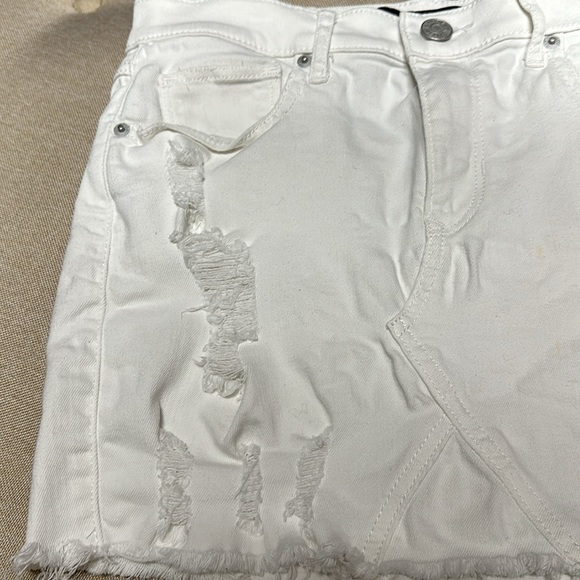 Express distressed white jean skirt size 4 - Picture 3 of 9